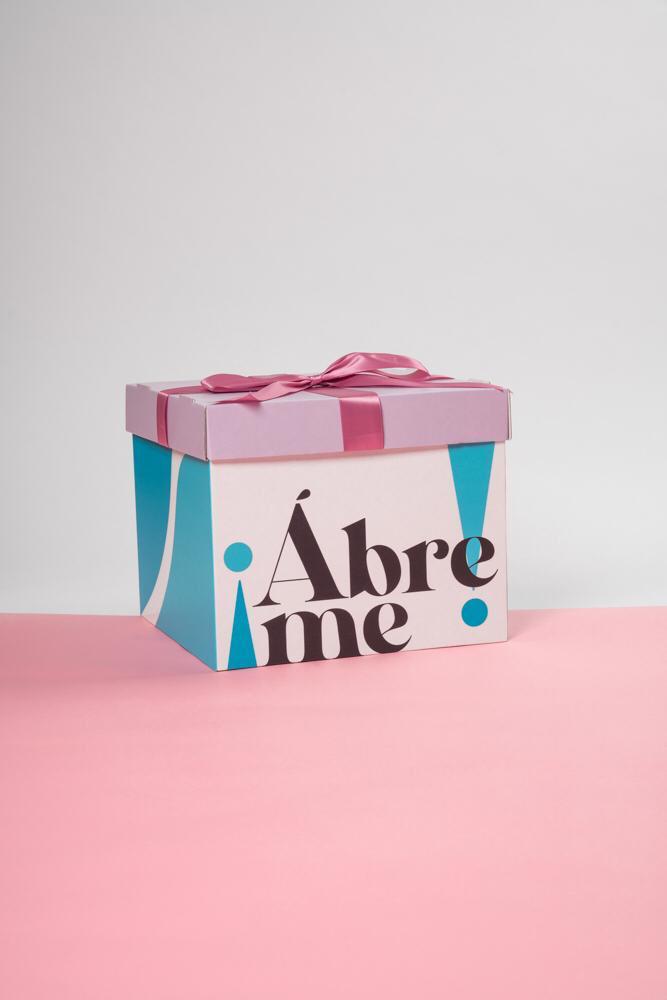 CAJA DE REGALO IMPRESA PERSONALIZADA CAJA DE REGALO CON IMPRESIÓN CARTÓN KEMI 30X30X25. PERSONALIZADA. EMPRESA MEXICANA UBICADA EN GUADALAJARA, JALISCO.