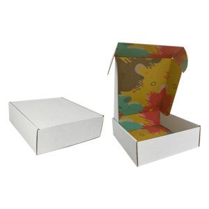 Comercialización y fabricación de embalaje de cartón medianas personalizadas tipo pizzera blanco kraft con impresión a color en la cara interna de la caja en alto y bajo volumen en Guadalajara Zona industrial