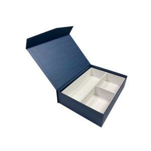 Caja rígida de cartón forrada con papeles de lujo e inserto para joyería y accesorios