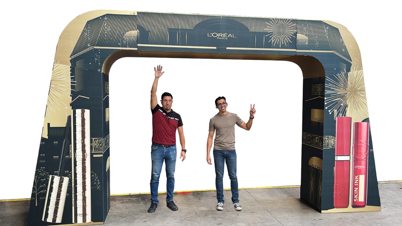 Refuerza tu Marca: Cómo el Diseño del Exhibidor Comunica Identidad